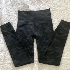 NWT Never Worn Spanx ‘look at me now’ Seamless Leggings